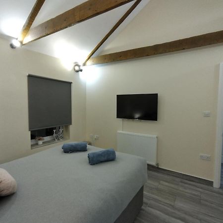 Queens Holiday Apartment Pembroke Dock Extérieur photo