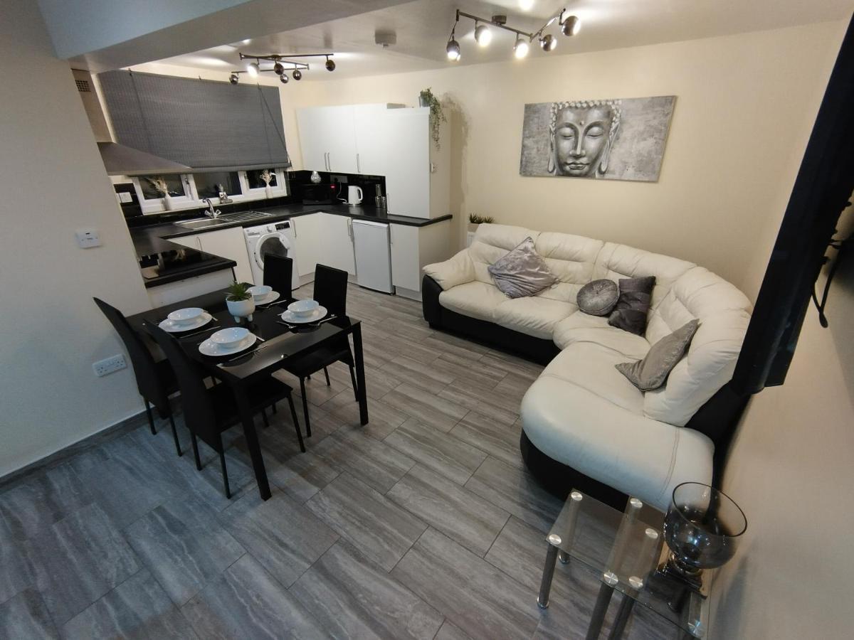 Queens Holiday Apartment Pembroke Dock Extérieur photo