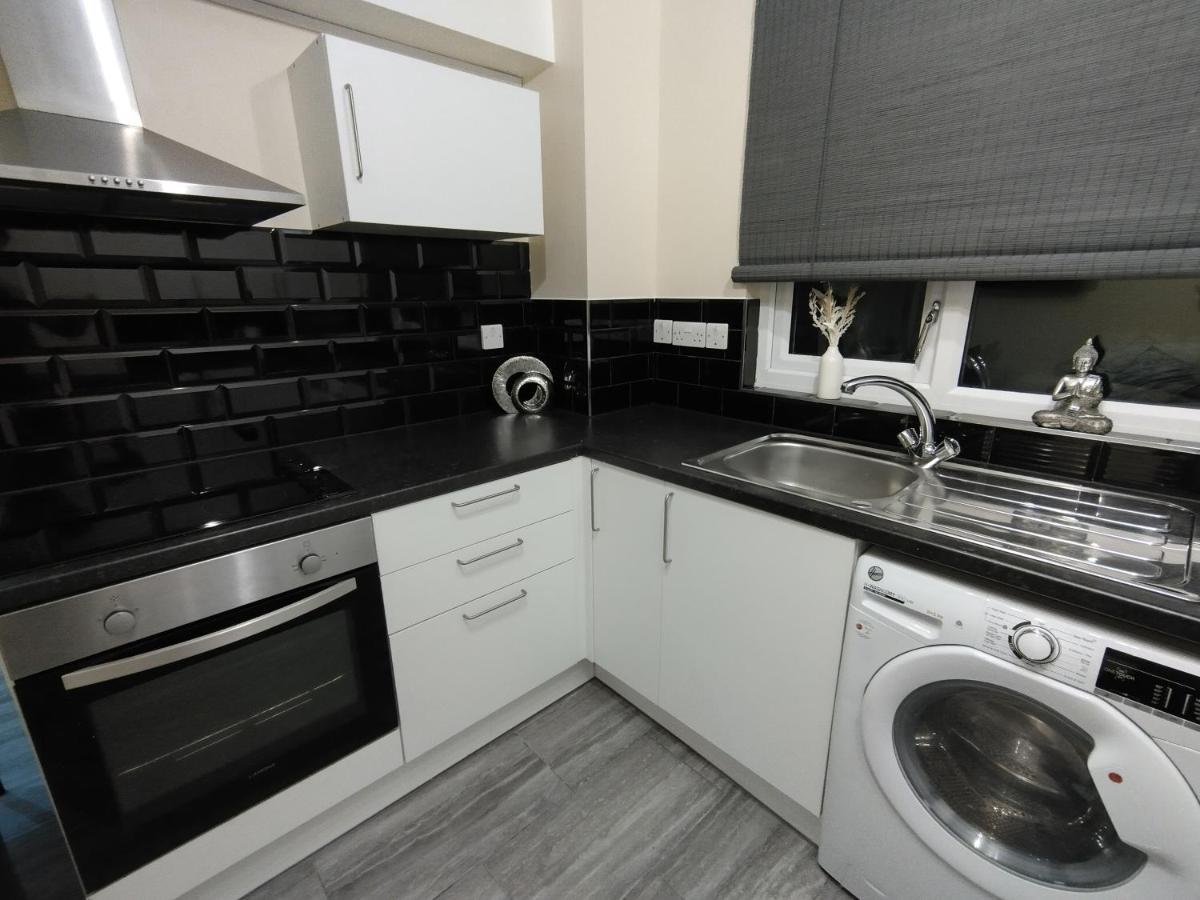 Queens Holiday Apartment Pembroke Dock Extérieur photo