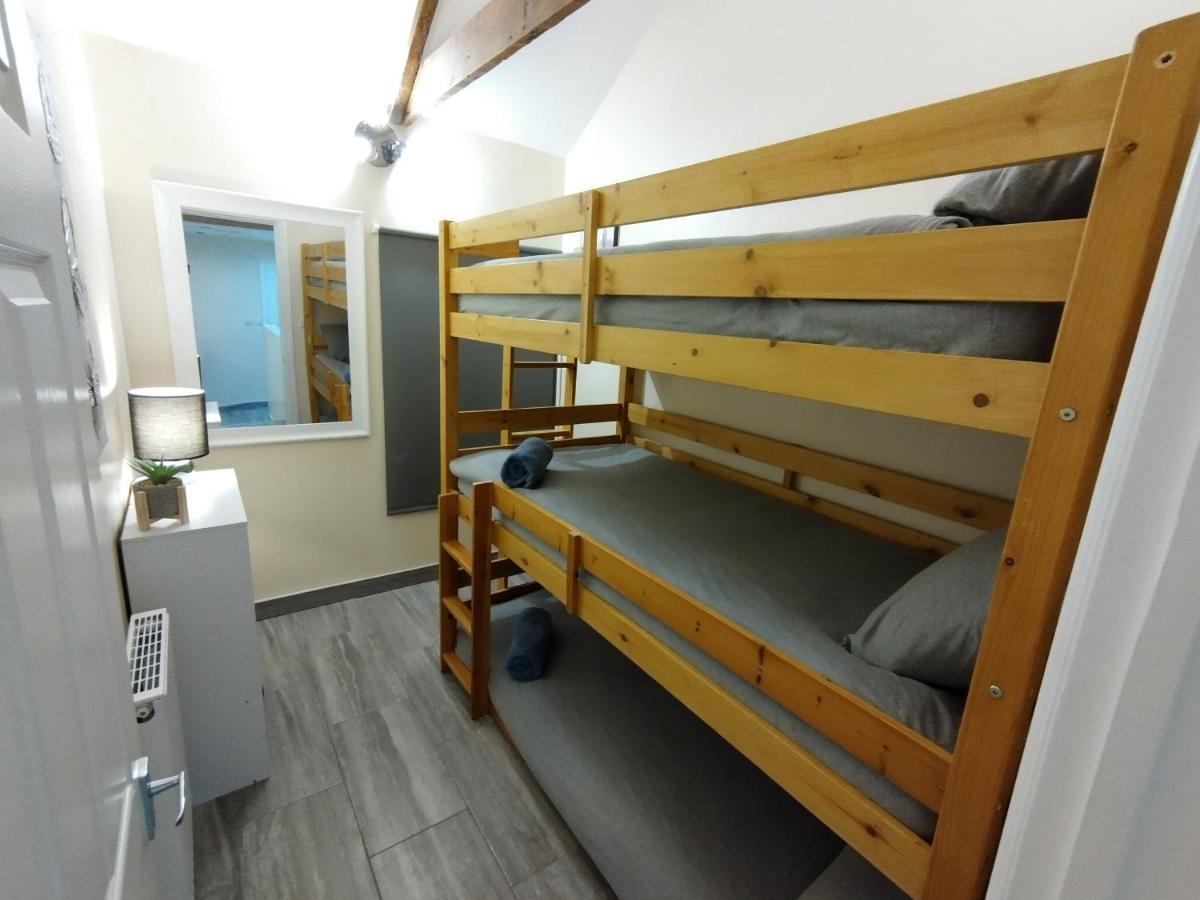 Queens Holiday Apartment Pembroke Dock Extérieur photo