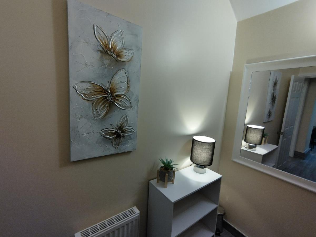 Queens Holiday Apartment Pembroke Dock Extérieur photo