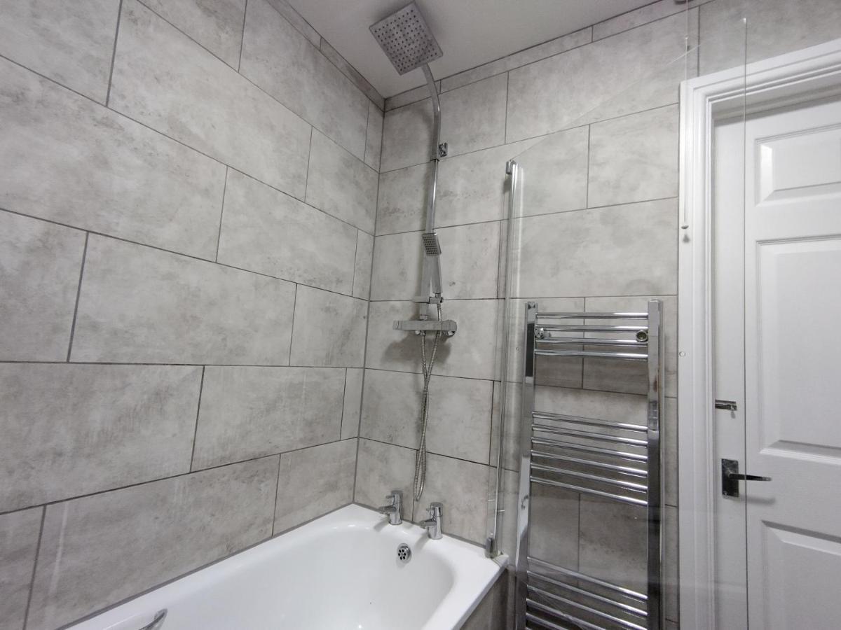 Queens Holiday Apartment Pembroke Dock Extérieur photo