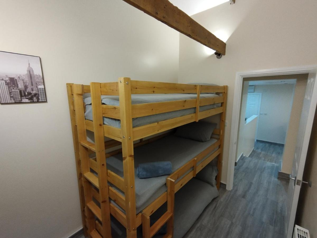 Queens Holiday Apartment Pembroke Dock Extérieur photo