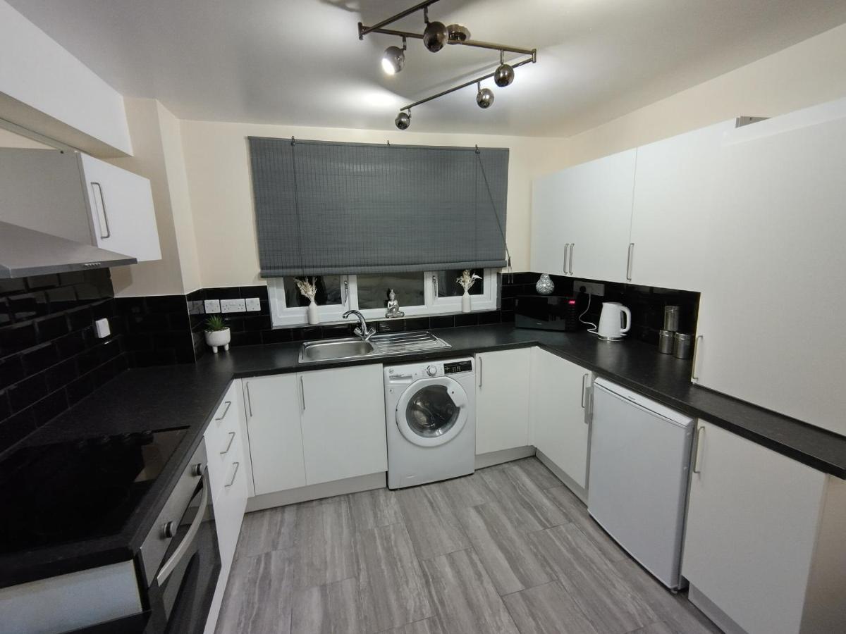 Queens Holiday Apartment Pembroke Dock Extérieur photo